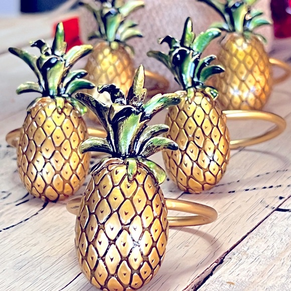 Vintage golden pineapple napkin rings set of 7 napkin holders - Picture 2 of 7
